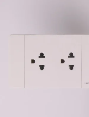 TOMA CORRIENTE DOBLE 6 PIN BLANCO LUJO